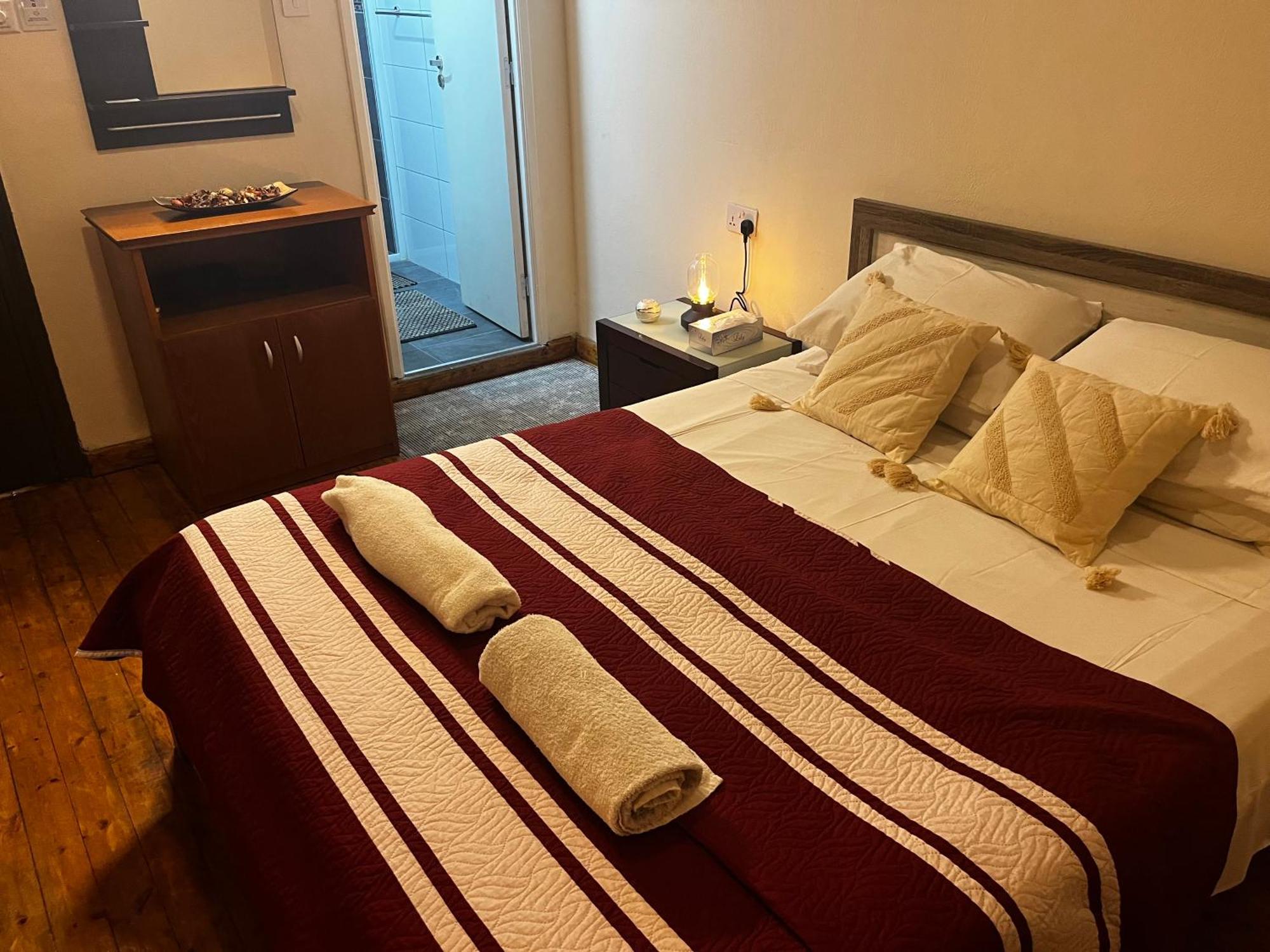 Xanthis Hostel Nicosia City Centre ภายนอก รูปภาพ
